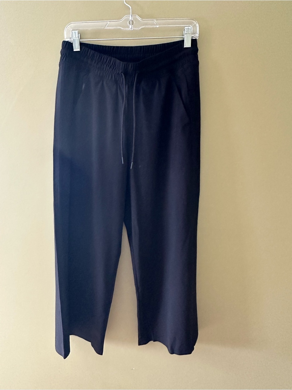 Women’s Athleta Casual Elastic-Waist wide leg ankle length Pants in Black